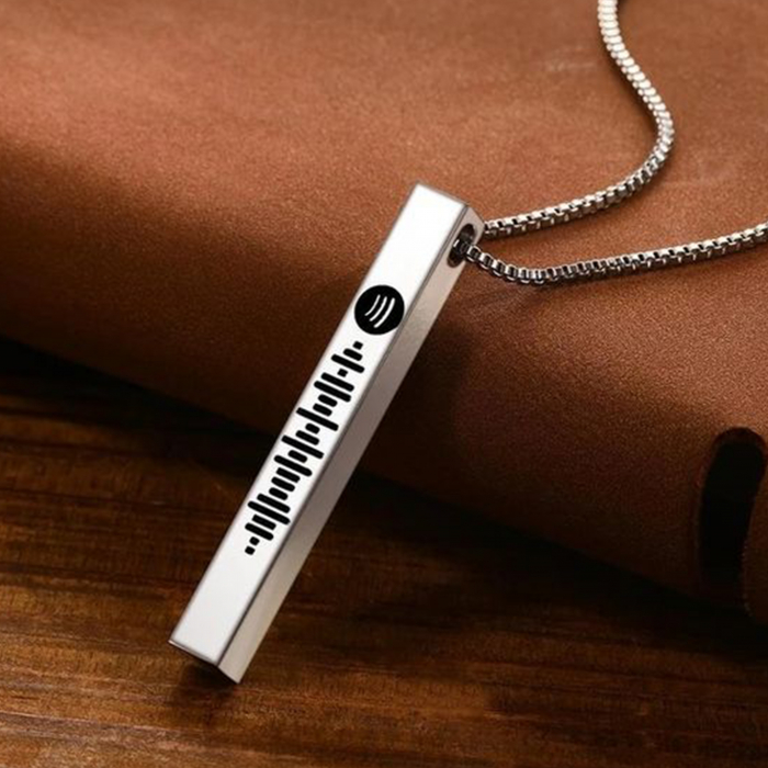 Lănțișoare personalizate pentru bărbați – gravate cu numele copiilor, ideale ca daruri pline de semnificație [1]