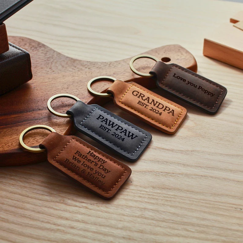 Breloc din piele personalizat cu mesaj gravat – Cadou perfect pentru orice ocazie [1]