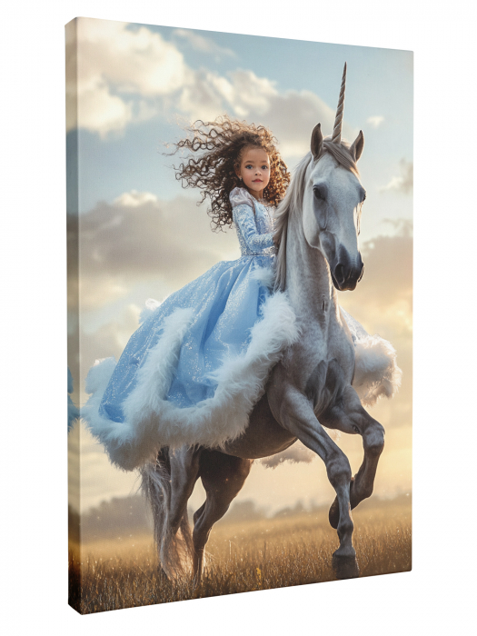 Un tablou personalizat cu o fetiță îmbrăcată ca o prințesă, călărind un unicorn alb, într-un peisaj de apus magic. [1]