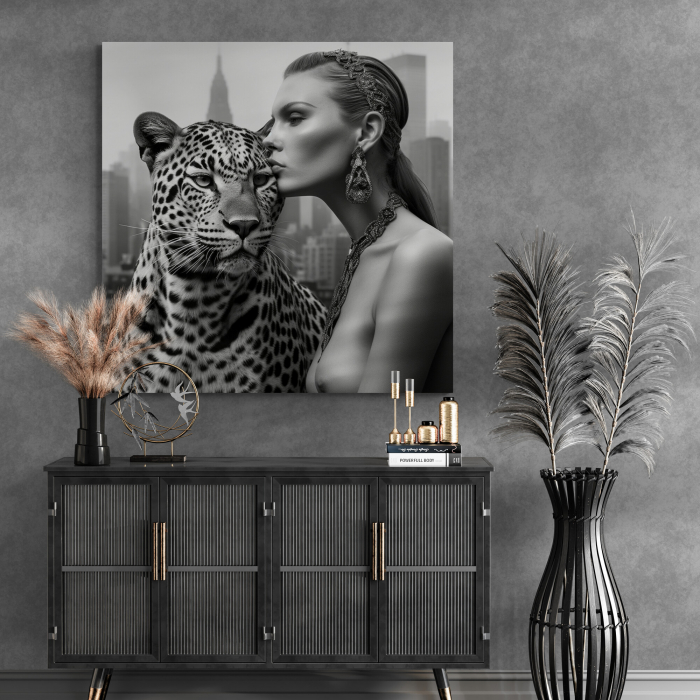 Tablou Femeie și Leopard [1]