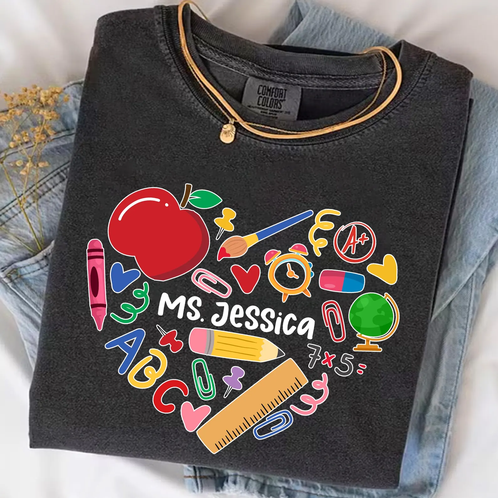 Tricou personalizat pentru profesori cu nume și elemente educaționale [4]