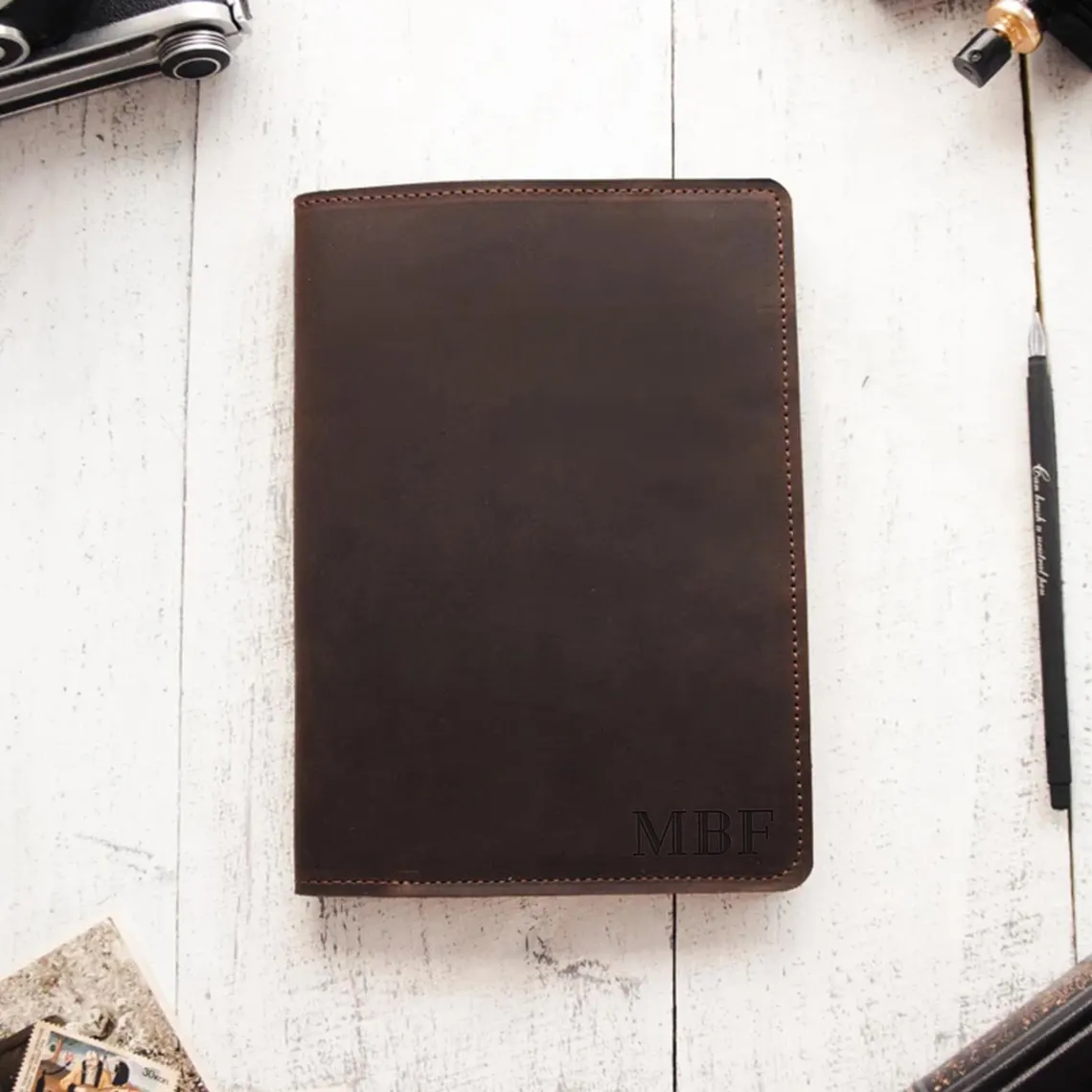 Agende personalizate - Agendă din piele naturală cu inițiale – Eleganță și rafinament pentru notițe