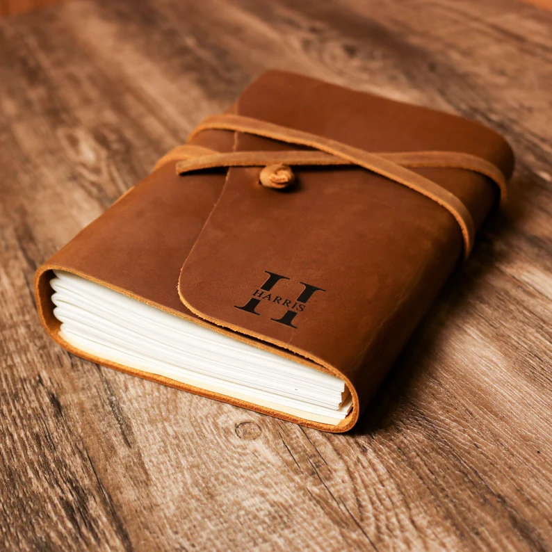 Agende personalizate - Jurnal din piele personalizat – Gravură cu inițială și nume