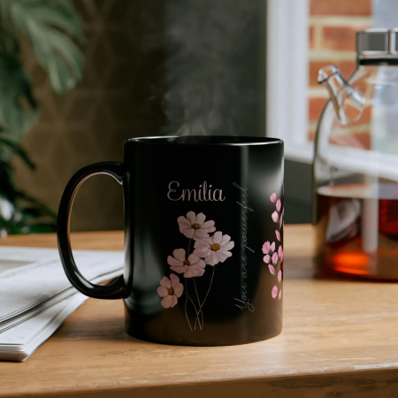 Cană personalizată neagră cu flori și nume [3]