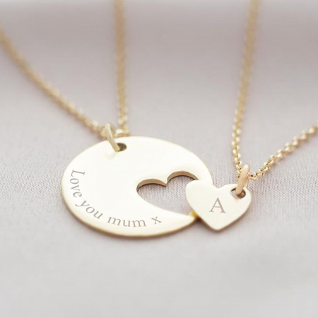 Lănțișoare pereche mamă-copil gravate – simbolul iubirii fără sfârșit între mamă și copil, în forme elegante și personalizate [1]