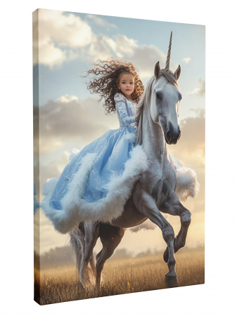 Tablouri personalizate Royal - Un tablou personalizat cu o fetiță îmbrăcată ca o prințesă, călărind un unicorn alb, într-un peisaj de apus magic.