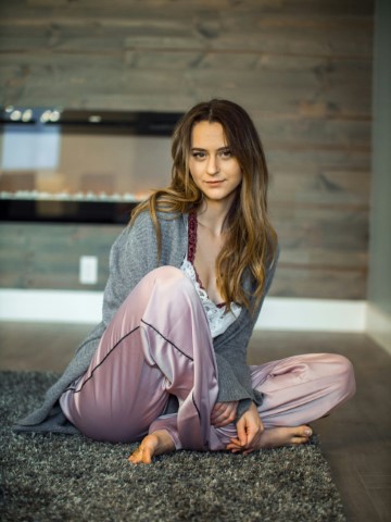 Pijamale din satin vs. pijamale din bumbac. Ce alegi?
