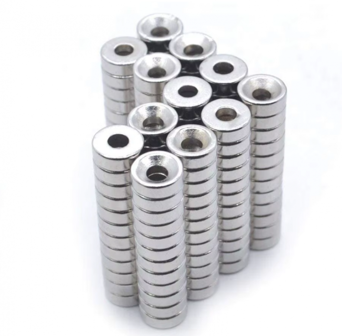 Magnet neodim 10x3 mm, gaura de 4 mm cu sanfren, disc, N35 [4]
