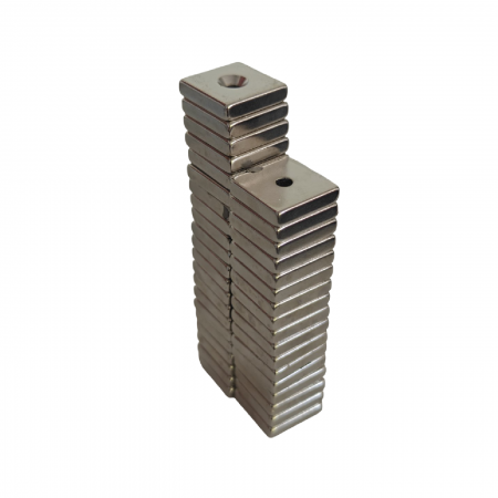Magnet neodim 20x20x5 mm, 2 x gaura de 4.2 mm cu sanfren, patrat, argintiu, N35 [3]