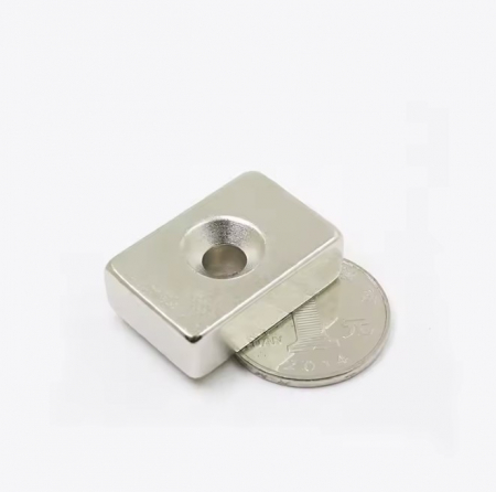 Magnet neodim 30x20x10 mm, gaura de 5 mm cu sanfren, dreptunghi, N35 [2]