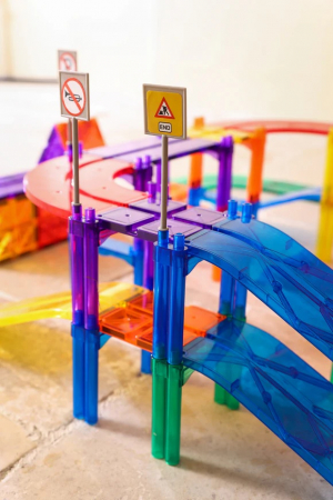 Masina de curse rosie, Cleverclixx [1]