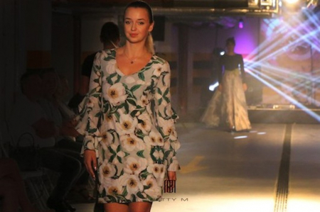 Rochie Betty M Become Flowers cu imprimeu floral scurta de vara in clos din voal [2]