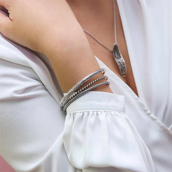 Bratara argint semi-rigida cu model rasucit si bile in capete [2]