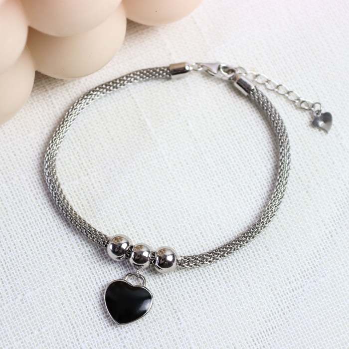 Brățară din argint cu talisman inimă cu email negru și biluțe [2]