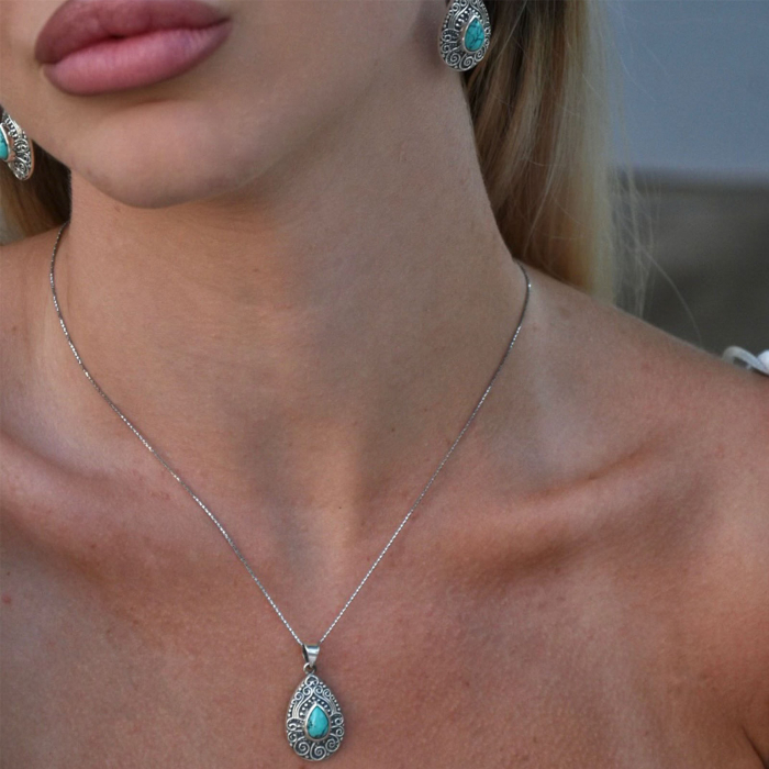 https://gomagcdn.ro/domains/janette.ro/files/product/original/lantisor-argint-model-oriental-cu-turcoaz-474817.jpg|https://gomagcdn.ro/domains/janette.ro/files/product/original/lantisor-argint-valuiso-849945.jpg|https://gomagcdn.ro/domains/janette.ro/files/product/original/lantisor-argint-model-oriental-cu-turcoaz-422971.jpg|https://gomagcdn.ro/domains/janette.ro/files/product/original/lantisor-argint-valuiso-630982.jpg [3]
