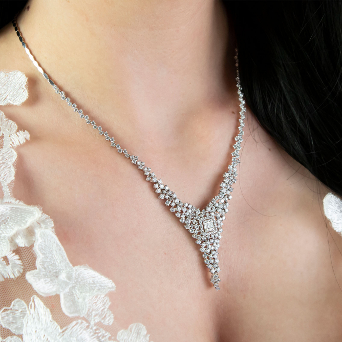 Set elegant din argint cu cercei și colier decorat cu zirconii [4]