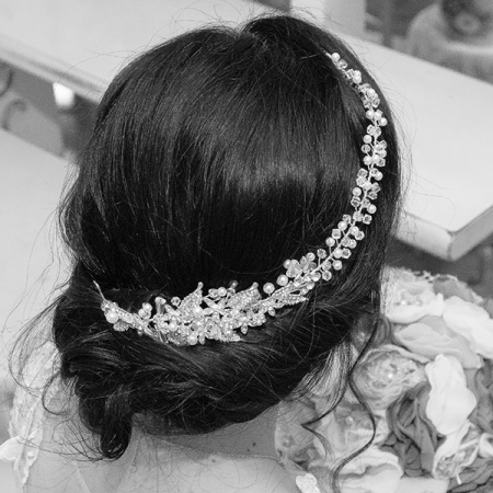 Bridal Collection - Accesoriu maleabil argintiu cu motive florale, cristale și perle.