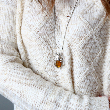 Broșă argint model insectă, decorată cu piatră de chihlimbar [2]