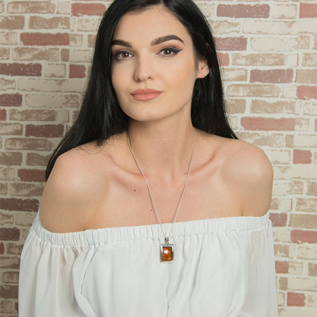 Pandantiv dreptunghiular din argint cu piatră de chihlimbar [2]