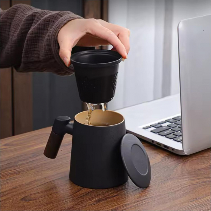 Cana 350 ml din ceramica cu infuzor, negru-mat, maner lemn, ZEN NOIR [2]