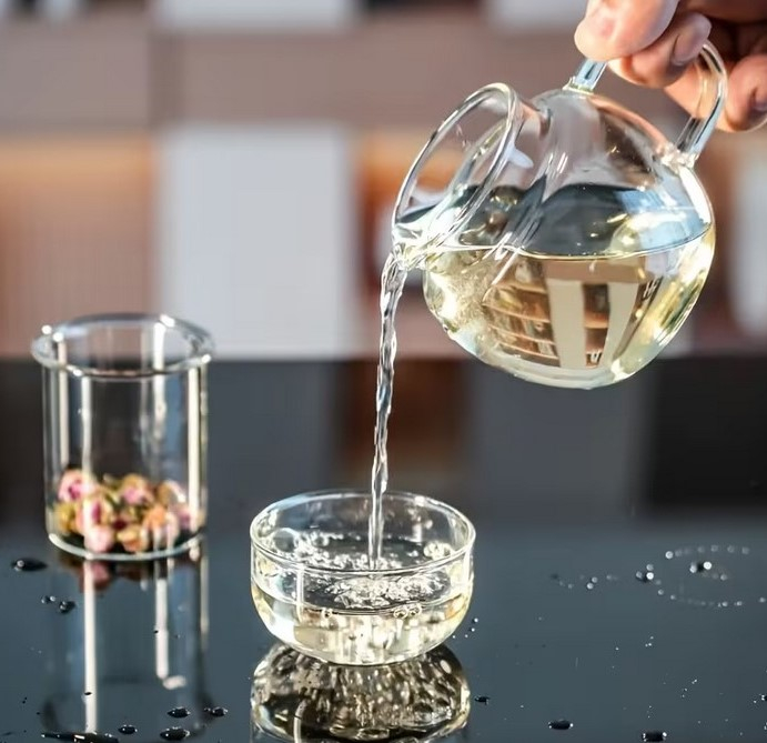 Cana cu infuzor pentru ceai 250 ml, sticla borosilicata, capac tip cupa [5]