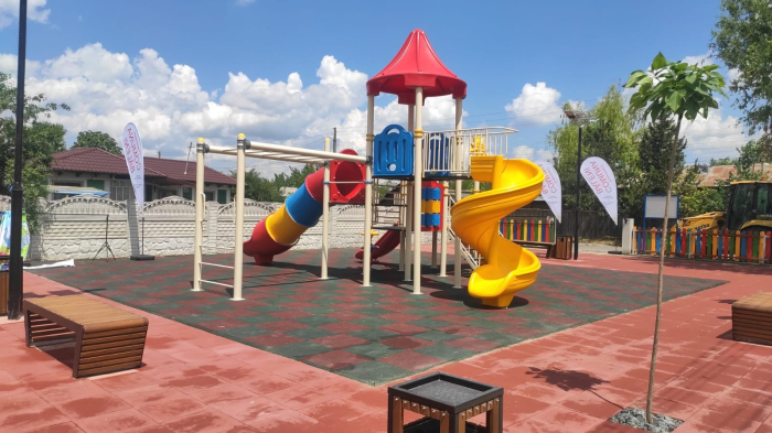 116M Clasic Echipament loc de joaca exterior parc din metal cu Scară 4 Tobogane 2 Cățărătoare și Activități [6]
