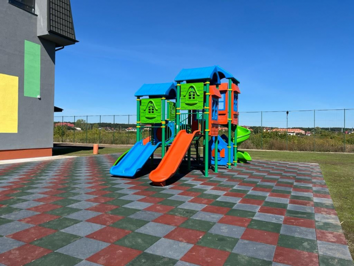 130M Casă Ansamblu Echipamente loc de joaca exterior parc din metal cu Scară 4 Tobogane Activitati și Cățărătoare [4]