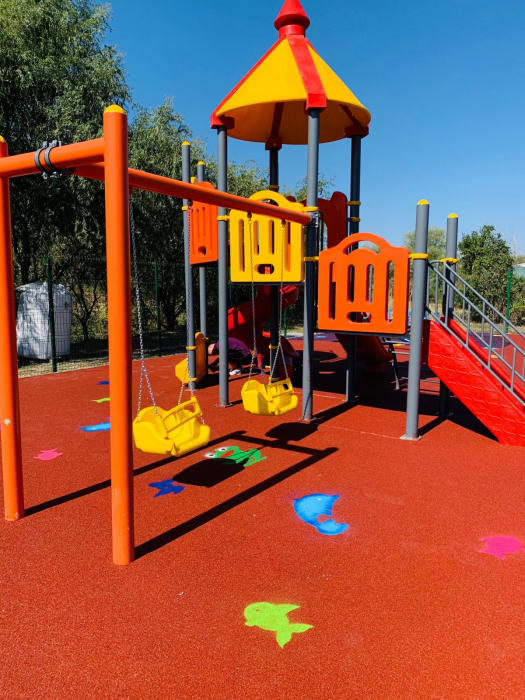 21M Clasic Echipament loc de joaca exterior parc din metal cu Scara 2 Tobogane 2 Leagane 2 Bancute si Cataratoare [6]