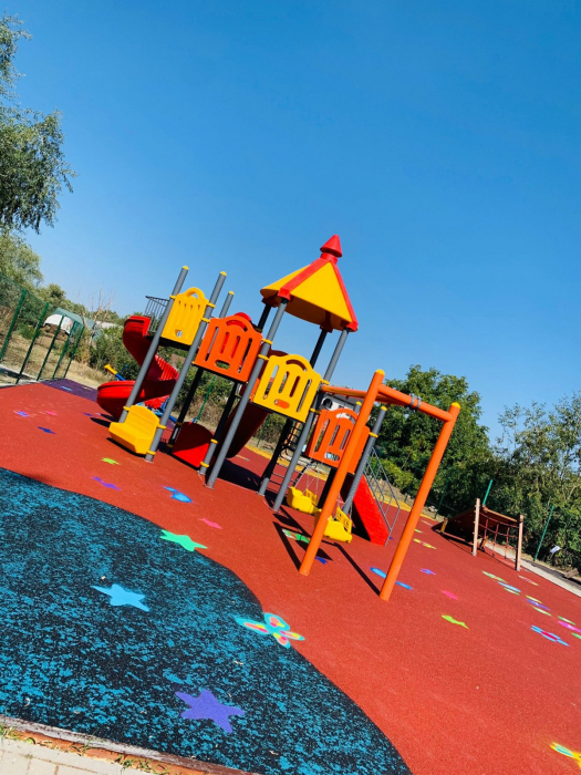 21M Clasic Echipament loc de joaca exterior parc din metal cu Scara 2 Tobogane 2 Leagane 2 Bancute si Cataratoare [5]