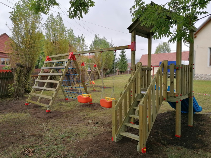 39A Clasic Echipament loc de joaca exterior parc din lemn cu Scara 2 Leagane Tobogan si 2 Cataratoare [3]