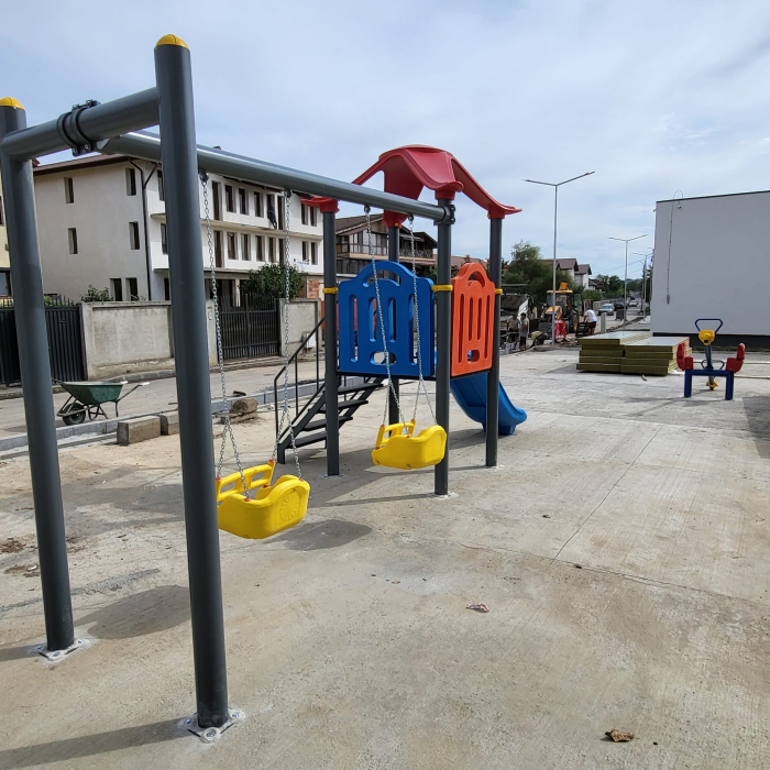 Amenajare loc de joaca - Dobroiesti, IF [4]