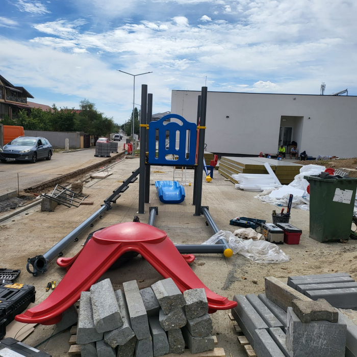 Amenajare loc de joaca - Dobroiesti, IF [10]
