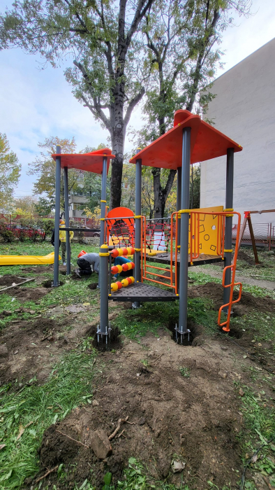 Amenajare loc de joaca Gradinita  Ion Simionescu - Orasul IASI , IS [3]
