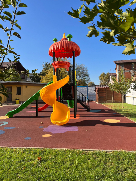 Amenajare loc de joaca - GRADINIŢA MAGIC WORLD KINDERGARTEN BUCUREȘTI SECTOR 6 [2]
