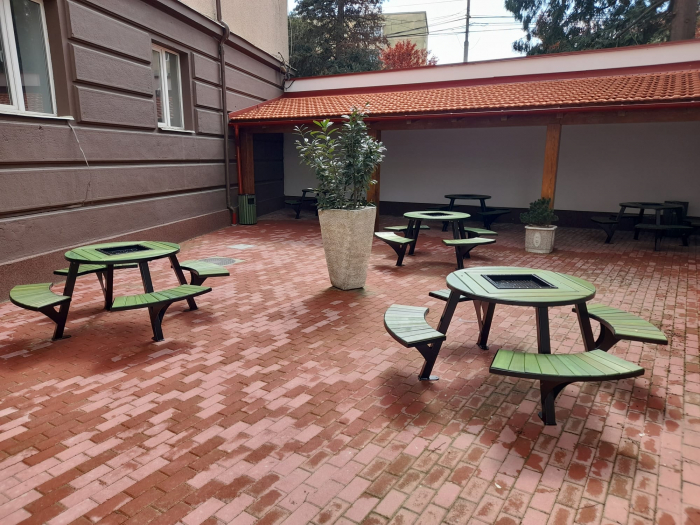 Amenajare mobilier urban banci si cosuri de gunoi Universitatea Babes Bolyai - CJ [4]