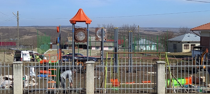Amenajare parc loc de joaca - Dorohoi, BT [28]