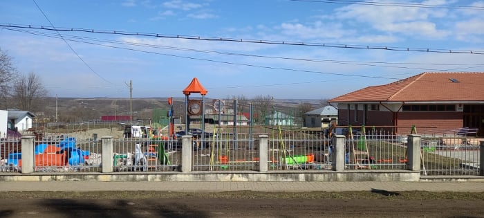 Amenajare parc loc de joaca - Dorohoi, BT [31]