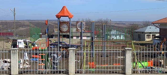 Amenajare parc loc de joaca - Dorohoi, BT [30]