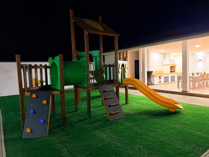 Loc de joaca exterior Arad, AR [14]