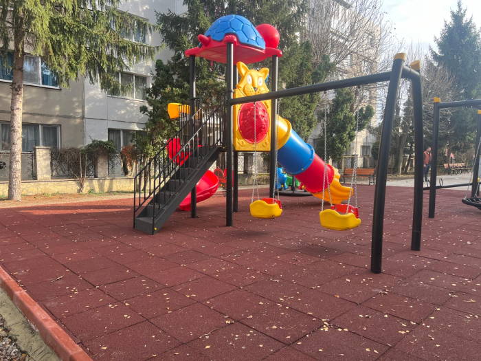 Loc de joaca exterior Comuna Berca [7]