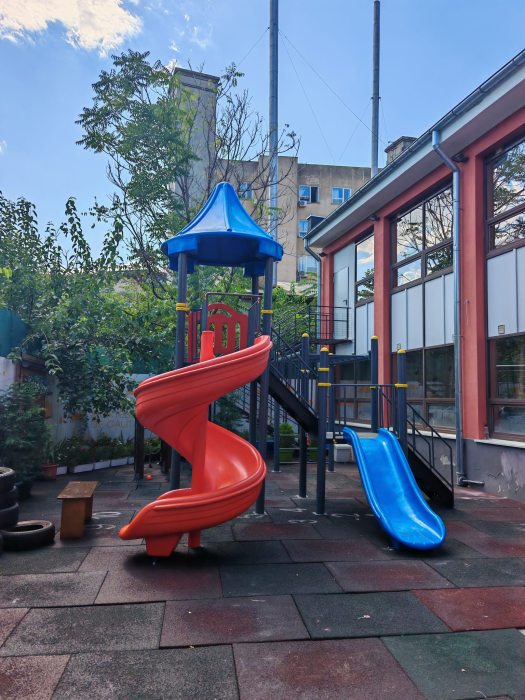 Loc de joaca exterior Scoala Gimnaziala Monterra, BUCURESTI [2]