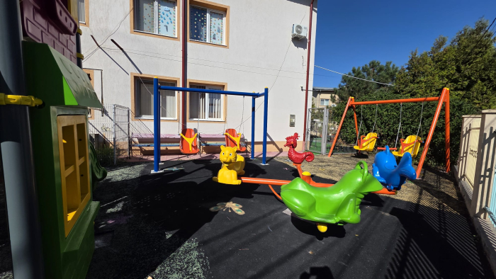 Loc de joaca exterior Scoala Nr. 2 Fundeni, DOBROIESTI [9]