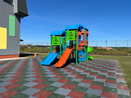 130M Casă Ansamblu Echipamente loc de joaca exterior parc din metal cu Scară 4 Tobogane Activitati și Cățărătoare [3]