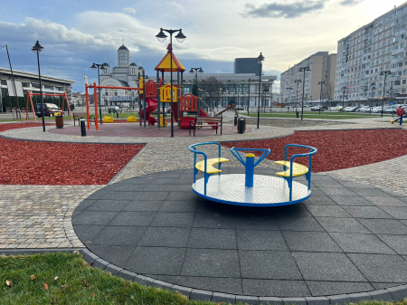 Amenajare loc de joaca - Onesti, BC [9]