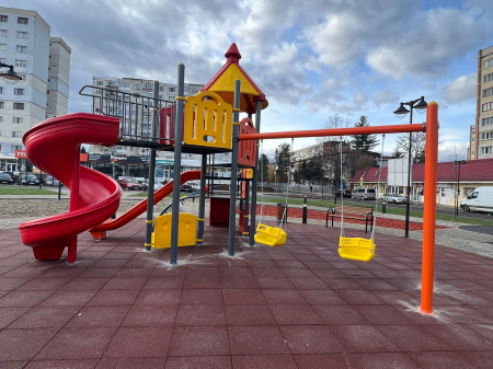 Amenajare loc de joaca - Onesti, BC [3]