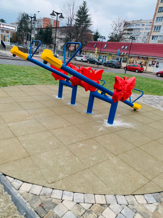 Amenajare loc de joaca - Onesti, BC [8]