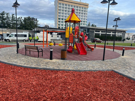 Amenajare loc de joaca - Onesti, BC [4]