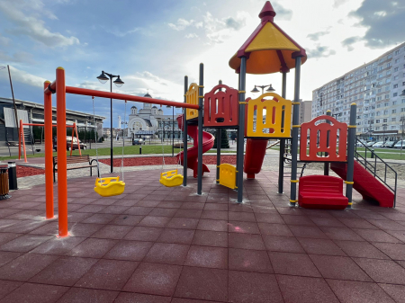 Amenajare loc de joaca - Onesti, BC [6]