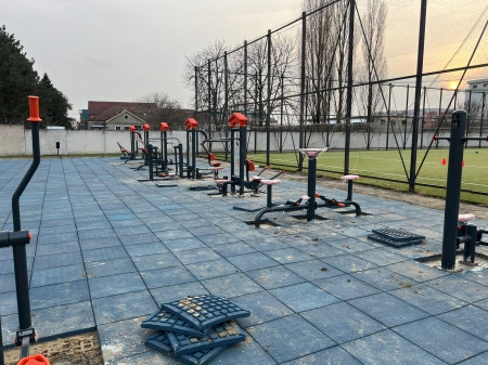 Amenajare loc de fitness si mobilier urban UNHCR - Timisoara TM [4]