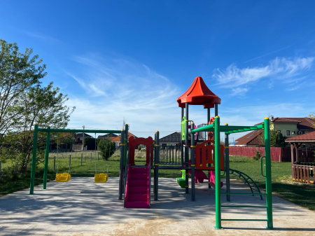 Amenajare loc de joaca - Comuna Sag, TM [5]